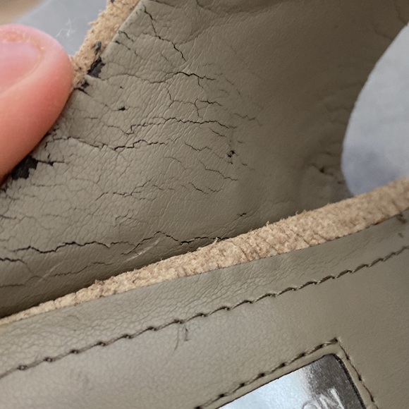 BCBG shoes - Picture 7 of 8